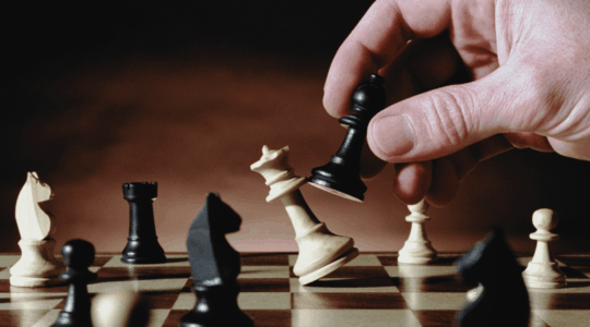 hand-playing-chess
